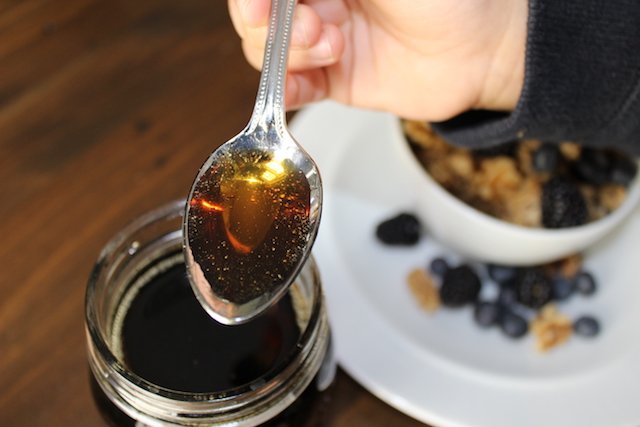 Toasted oatmeal with flax and chia seeds, and a touch of cinnamon and sweetness turn this oatmeal into a delicious and healthy breakfast.  In less than 20 minutes you will have a week of meals prepared, and you can say goodbye to those sugar-filled instant packets.|www.tastyoasis.net