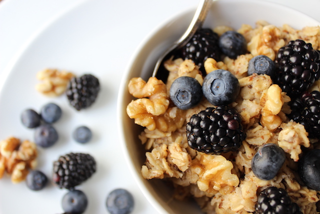 Toasted oatmeal with flax and chia seeds, and a touch of cinnamon and sweetness turn this oatmeal into a delicious and healthy breakfast.  In less than 20 minutes you will have a week of meals prepared, and you can say goodbye to those sugar-filled instant packets.|www.tastyoasis.net