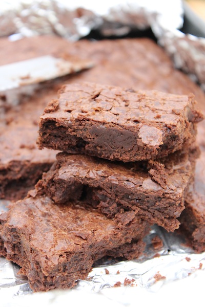 Brown Butter Brownies with Dark Chocolate Chunks| www.tastyoasis.net