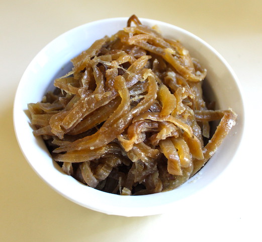 These Slow Cooker Caramelized Onions take less than ten minutes of prep work, and result in a sweet flavorful yield that can be used in a variety of dishes. Make a big batch, then freeze small packages for last minute cooking. | www.tastyoasis.net