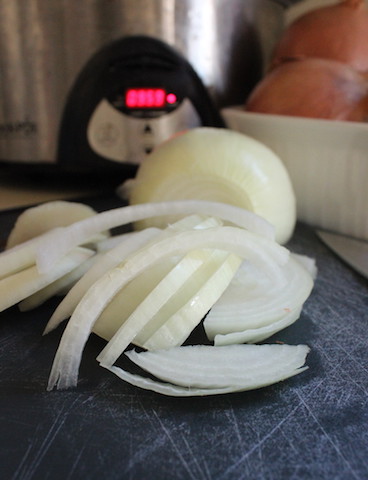 These Slow Cooker Caramelized Onions take less than ten minutes of prep work, and result in a sweet flavorful yield that can be used in a variety of dishes. Make a big batch, then freeze small packages for last minute cooking. | www.tastyoasis.net