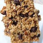 Chewy Sesame Granola Bars with Tahini and Dark Chocolate Chunks are easy to make and are perfect for breakfast or an afternoon snack| www.tastyoasis.net